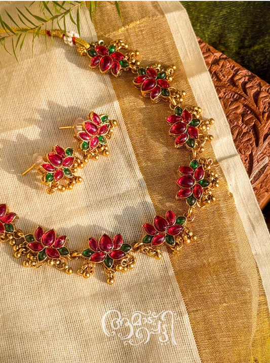 Golden beaded pathma necklace!